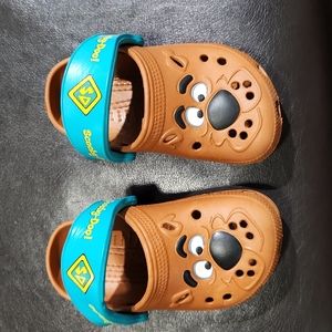 Scooby-Doo crocs hard to find children size 6-7 collectable
